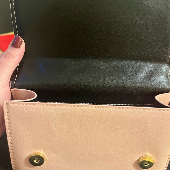 Women bag light pink color with a fashion chain on it. Brand new. - Picture 7 of 8